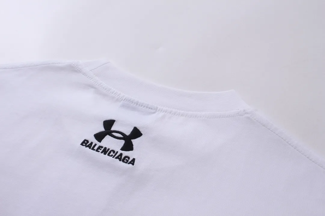 【 . Quality】BALENCI*GA/ Under Armour T # SS 24 New Arrival。 ， 。 。 ZP 。 260 ， . ， 。 。Classic LOGO ， ， ， 。 . 。 OS . Same Style ：BL 223372 ：Black，Red，White Size：XS S M L